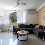 Urban Oasis- 3 Apartments - Prime Tel Aviv - Private Parking - By Bookiz