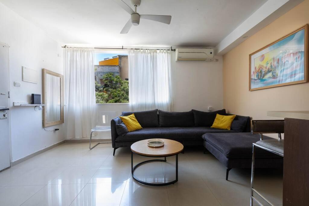 Urban Oasis- 3 - Prime - Private Parking - By Bookiz * Tel Aviv