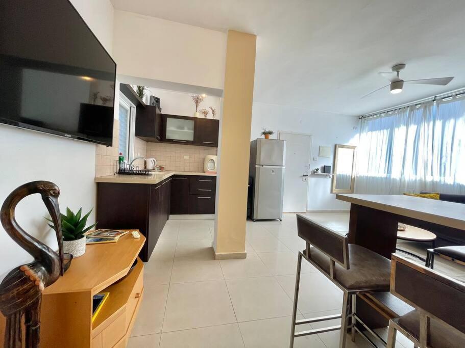 Urban Oasis- 3 - Prime - Private Parking - By Bookiz Tel Aviv