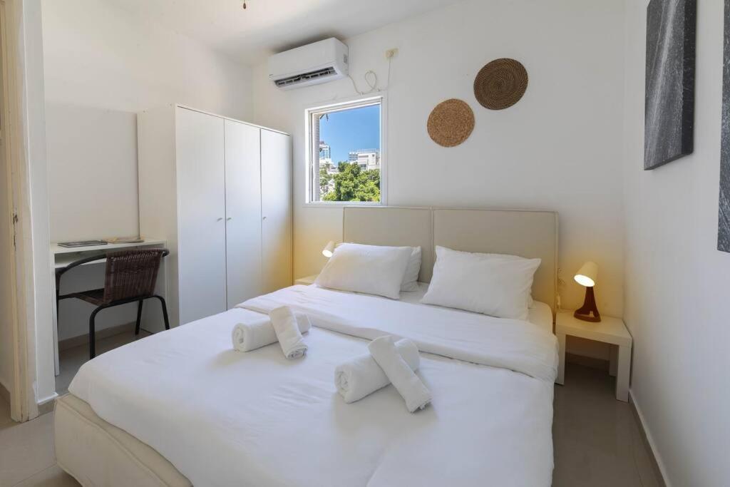 Urban Oasis- 3 - Prime - Private Parking - By Bookiz Apartment